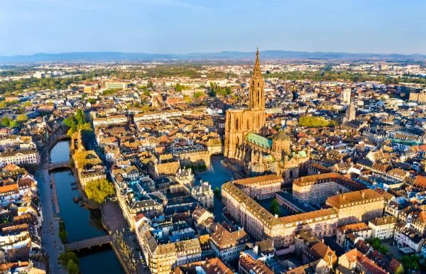 STRASBOURG - Renaissance à Strasbourg