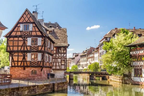 STRASBOURG - Renaissance à Strasbourg
