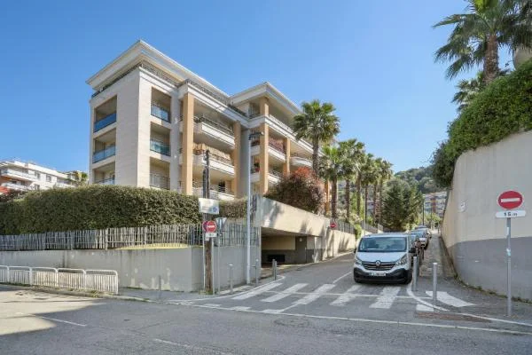 NICE - Gaieté à Nice