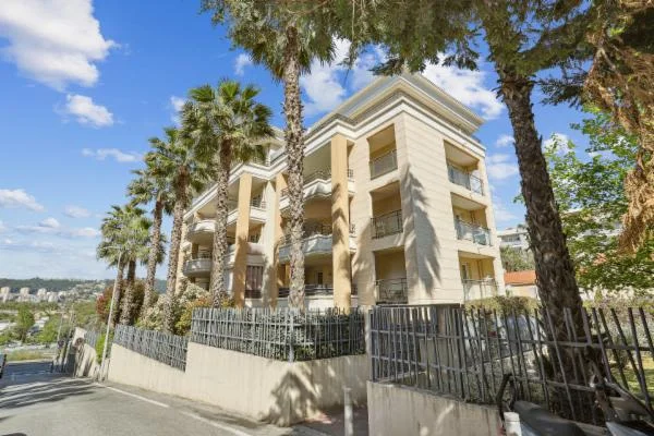 NICE - Gaieté à Nice